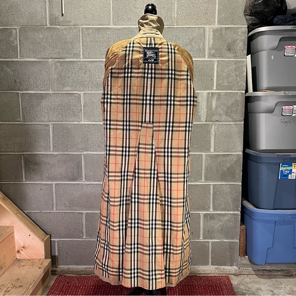 Burberry trench coat. - Picture 7 of 15